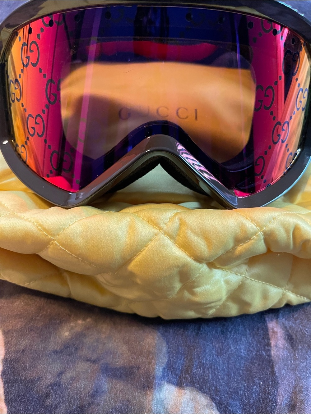 Gucci Black Ski Goggles with Orange Mirror Lens and Red-Green Strap - Picture 2 of 11